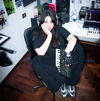 bhadmari: dentro “hola mari”, l’EP che trasforma il caos in alt‑pop emotivo&nbsp;-Intervista